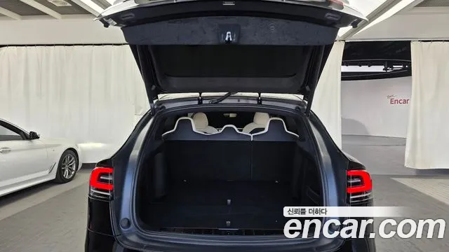 Tesla Model X — Фото автомобиля 20