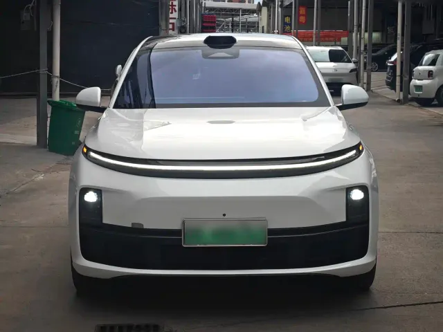 Li Auto L7 — Фото автомобиля 2