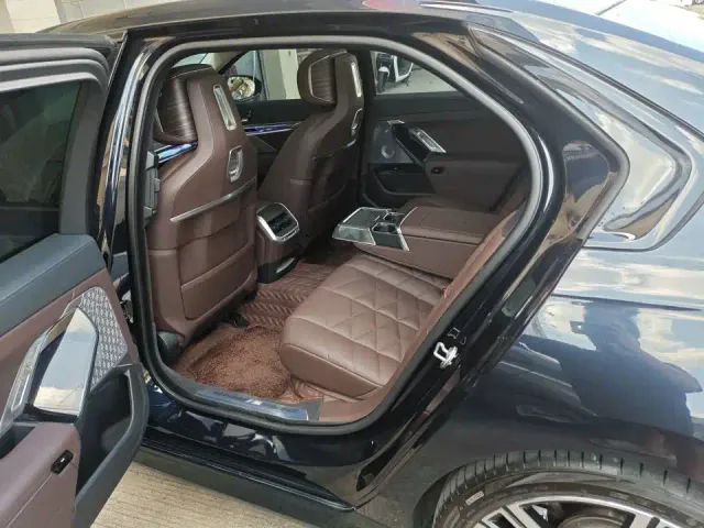 BMW 7 Series — Фото автомобиля 6