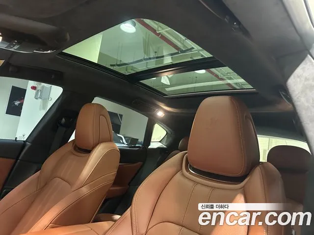 Maserati Levante — Фото автомобиля 10