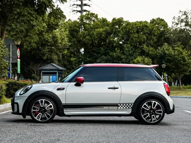MINI John Cooper Works — Фото автомобиля 3