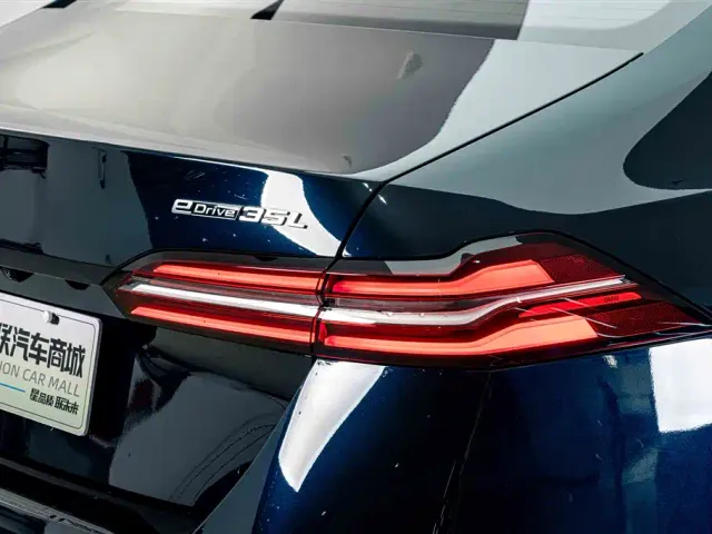 BMW i5 — Фото автомобиля 8