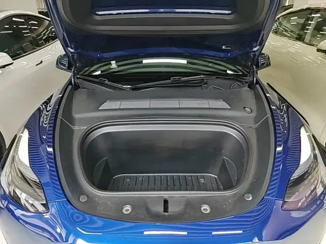 Tesla Model Y — Фото автомобиля 19