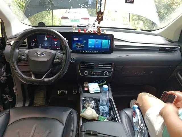 Ford Edge — Фото автомобиля 12