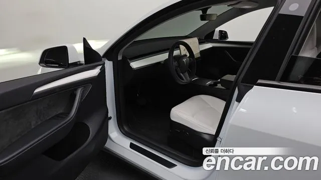 Tesla Model Y — Фото автомобиля 10