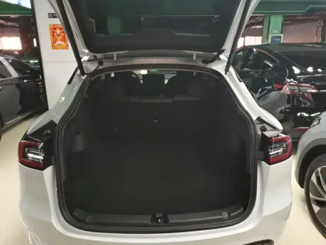 Tesla Model Y — Фото автомобиля 18