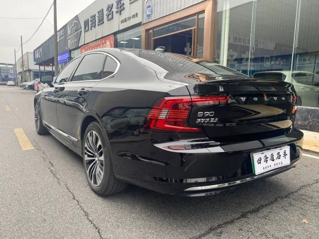 Volvo S90 — Фото автомобиля 5