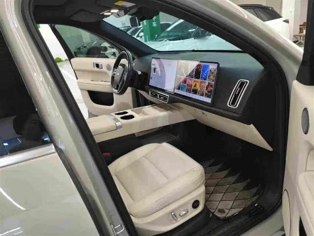 Li Auto Li Auto L6 2024 Pro — Фото автомобиля 9