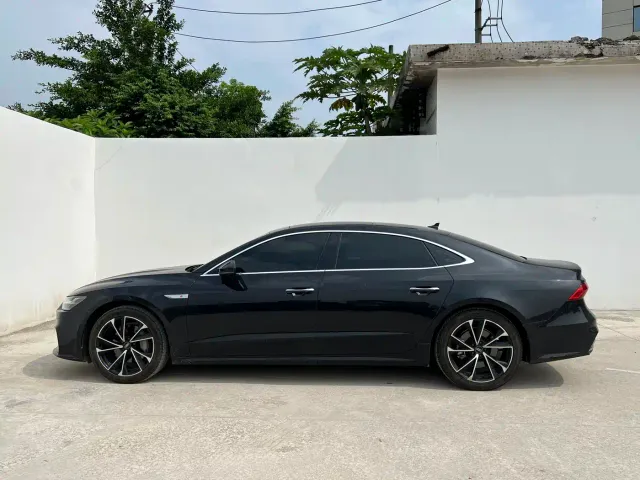 Audi A7L — Фото автомобиля 3