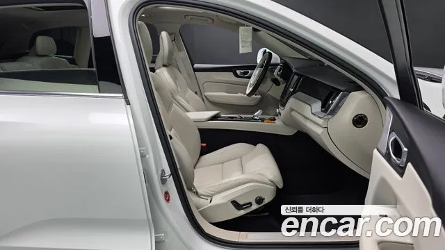 Volvo XC60 Generation 2 — Фото автомобиля 16