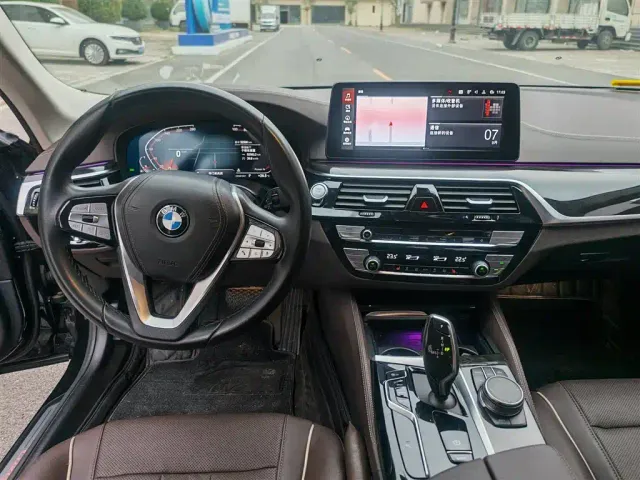 BMW 5 Series — Фото автомобиля 5