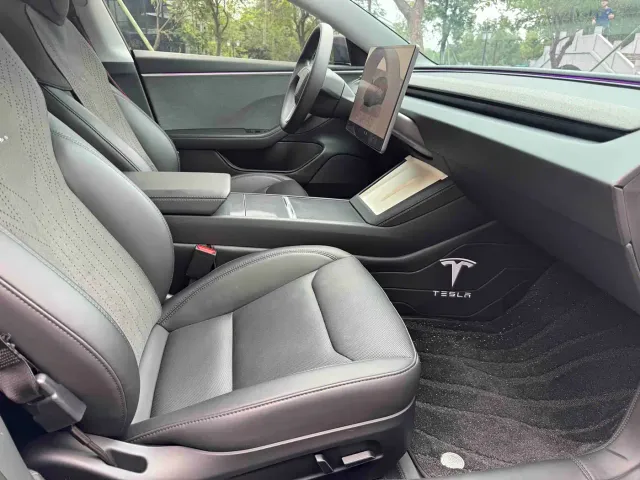 Tesla Model 3 — Фото автомобиля 9