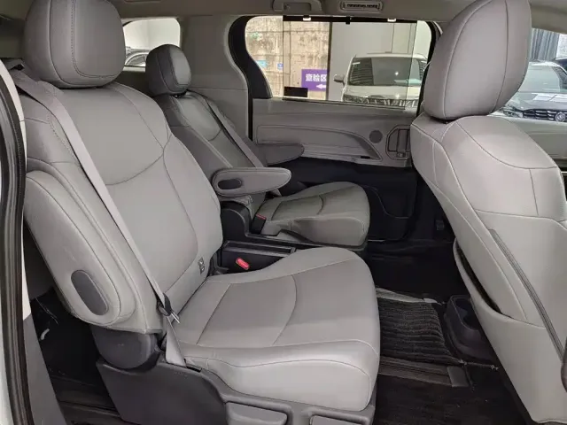 Toyota Granvia — Фото автомобиля 11