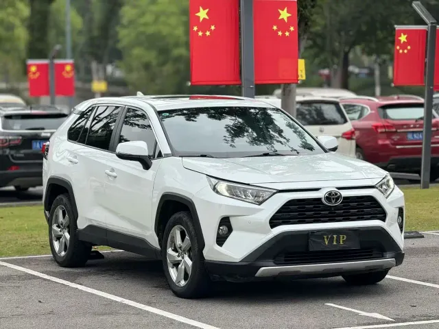 Toyota RAV4 — Фото автомобиля 3