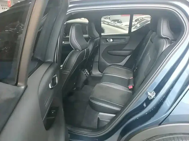Volvo XC40 — Фото автомобиля 16