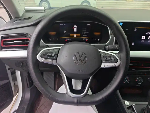 Volkswagen Lavida — Фото автомобиля 15
