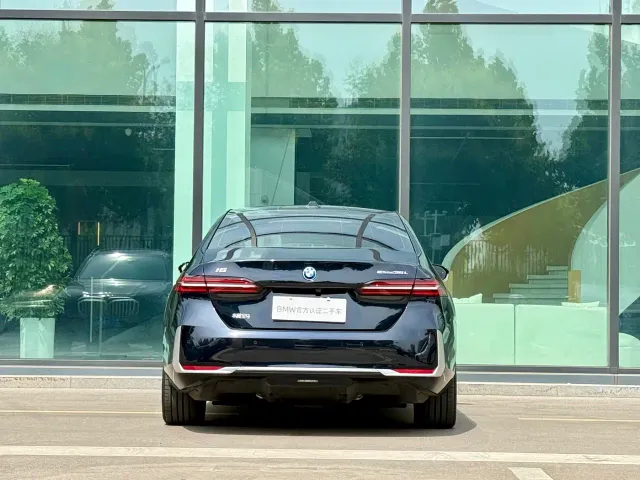 BMW i5 — Фото автомобиля 6