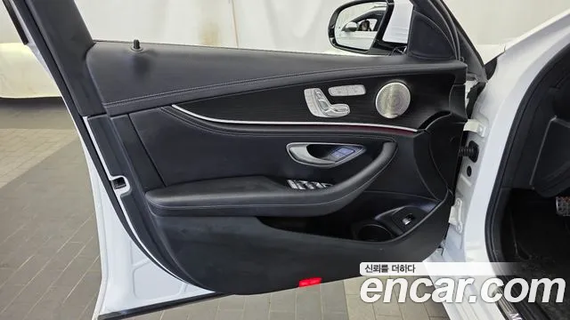 Mercedes-Benz E-Class — Фото автомобиля 6