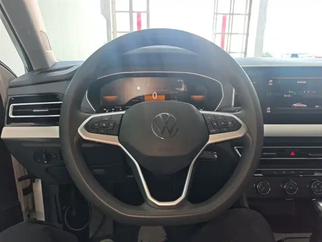 Volkswagen Lavida — Фото автомобиля 10