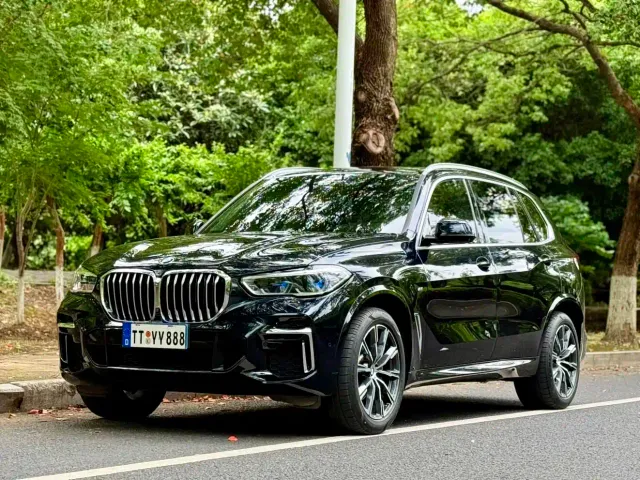Фотография автомобиля — BMW X5