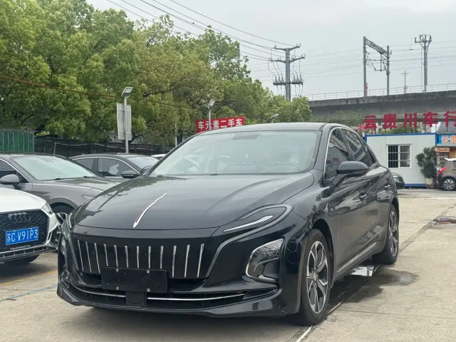 Hongqi E-QM5 — Фото автомобиля 3