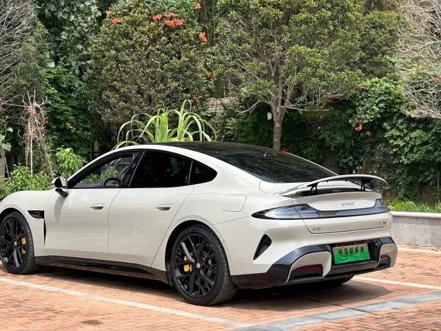 Xiaomi SU7 — Фото автомобиля 24