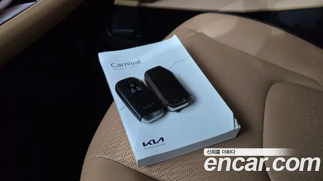 Kia Carnival Generation 4 — Фото автомобиля 30
