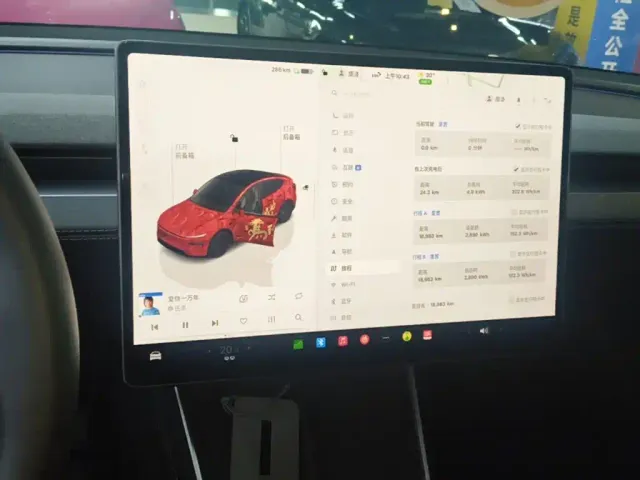 Tesla Model Y — Фото автомобиля 12