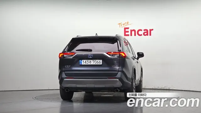 Toyota RAV4 — Фото автомобиля 4