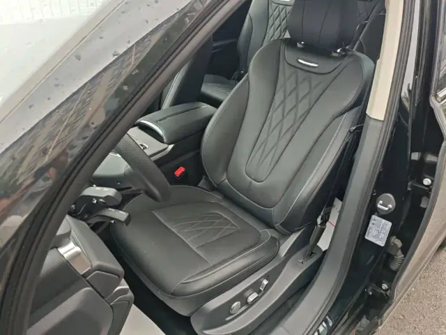 Hongqi HS7 PHEV — Фото автомобиля 14