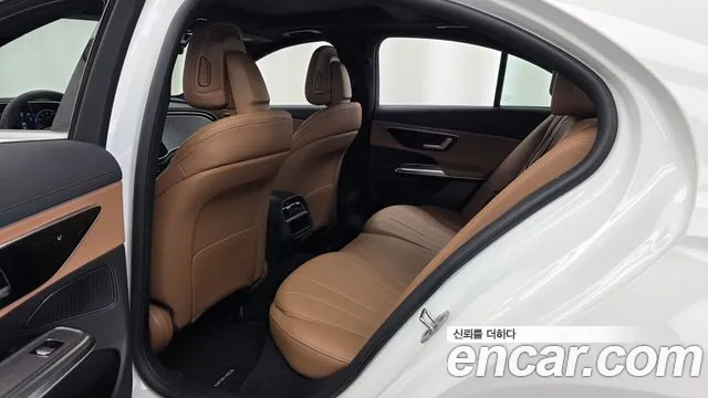 Mercedes-Benz E-Class — Фото автомобиля 25