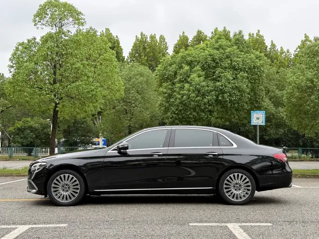 Mercedes-Benz E-Class — Фото автомобиля 7