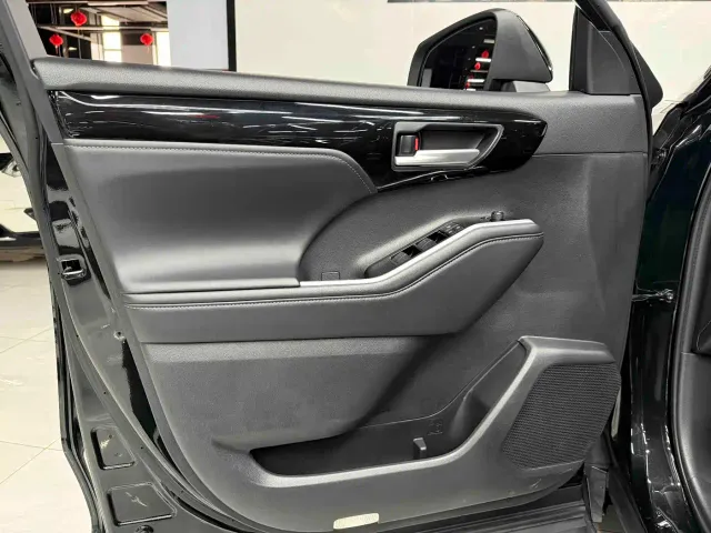 Toyota Highlander — Фото автомобиля 13