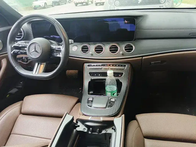 Mercedes-Benz E-Class — Фото автомобиля 12