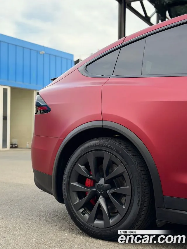 Tesla Model X — Фото автомобиля 5