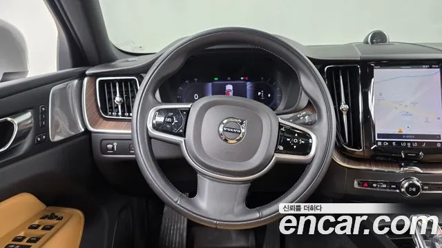 Вольво XC60 — Фото автомобиля 12