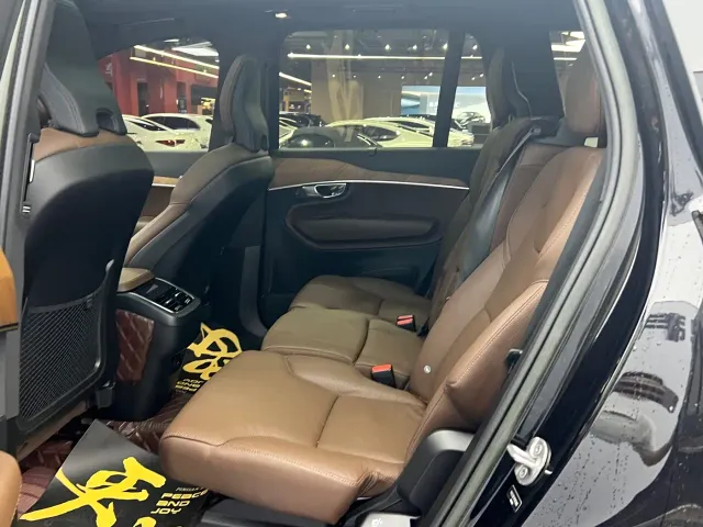 Volvo XC90 — Фото автомобиля 12