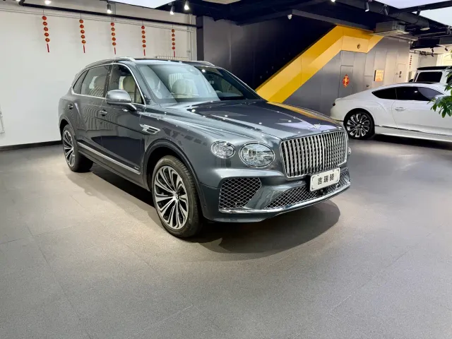 Bentley Bentayga — Фото автомобиля 3