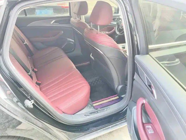 Hongqi H5 — Фото автомобиля 11