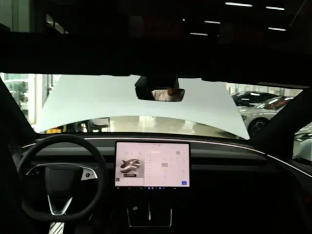 Tesla Model Y L — Фото автомобиля 17