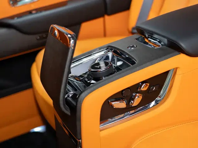 Rolls-Royce Cullinan — Фото автомобиля 17