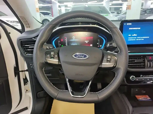 Ford Focus — Фото автомобиля 10