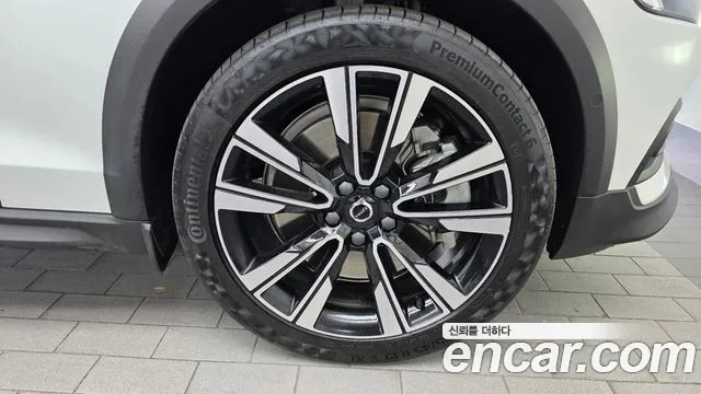 Volvo V60 Cross Country 2nd Gen — Фото автомобиля 6