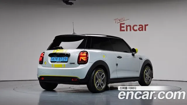 Фотография автомобиля — MINI Cooper Cooper Electric