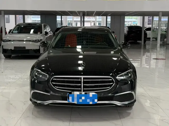 Mercedes-Benz E-Class — Фото автомобиля 2