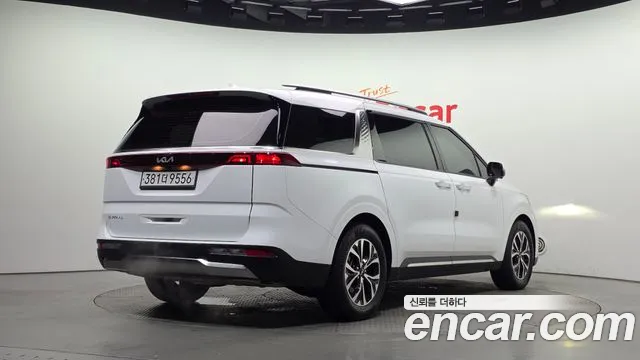 Kia Carnival Generation 4 — Фото автомобиля 2