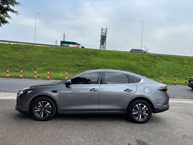 BYD Qin PLUS — Фото автомобиля 3