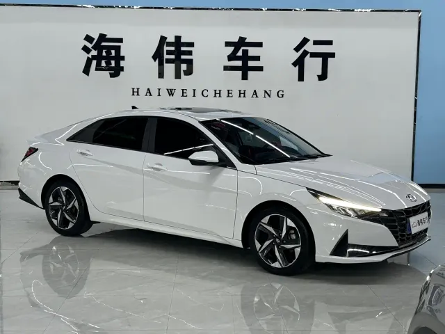 Hyundai Elantra — Фото автомобиля 3