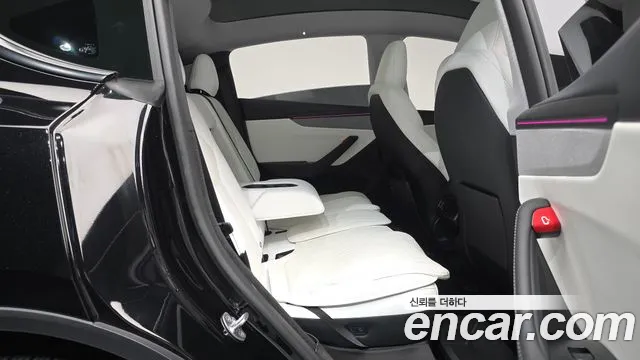 Tesla Model Y — Фото автомобиля 10