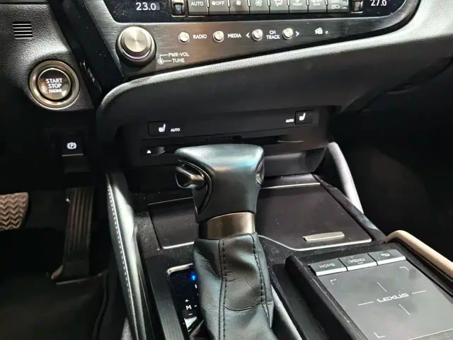 Lexus ES — Фото автомобиля 7